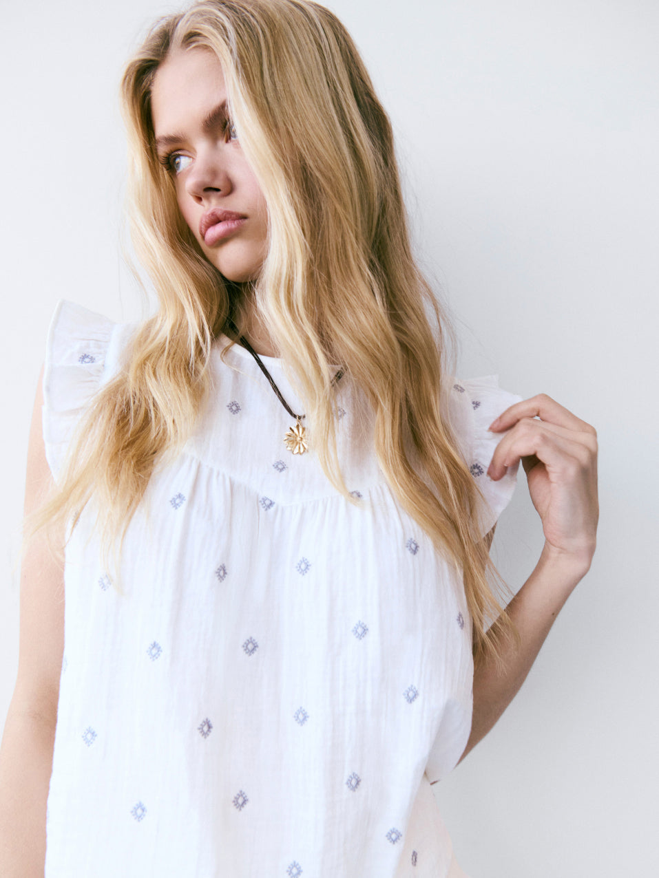 Como combinar blusa estampada