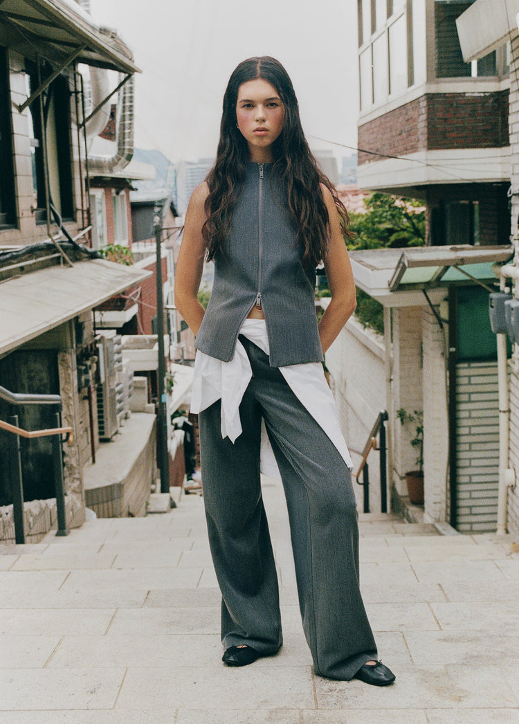 Top with zipper detail