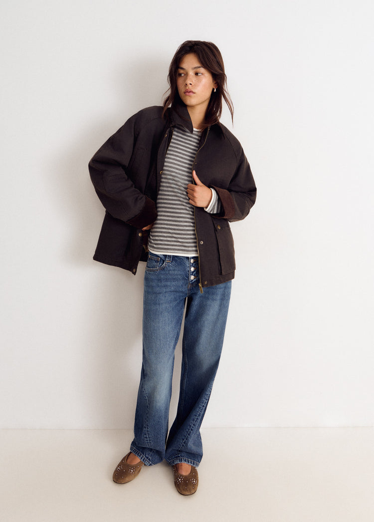 Chaqueta marrón de abrigo con forro de borrego vista completa
