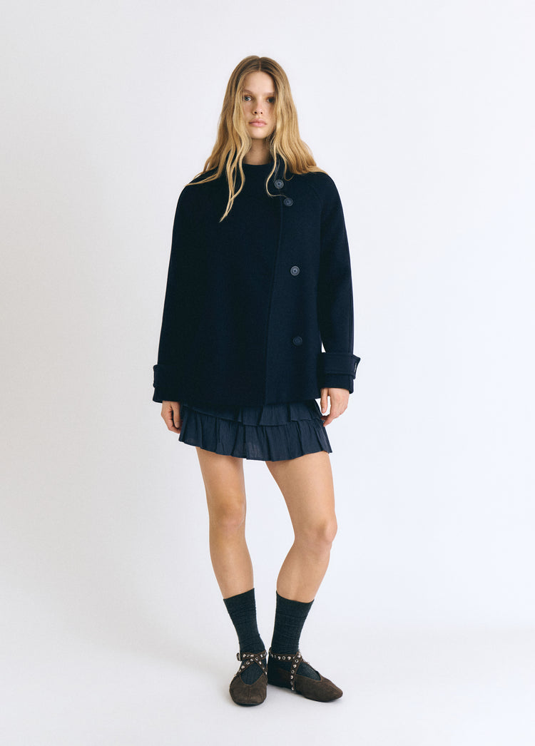 Coat with a high collar and wool content
