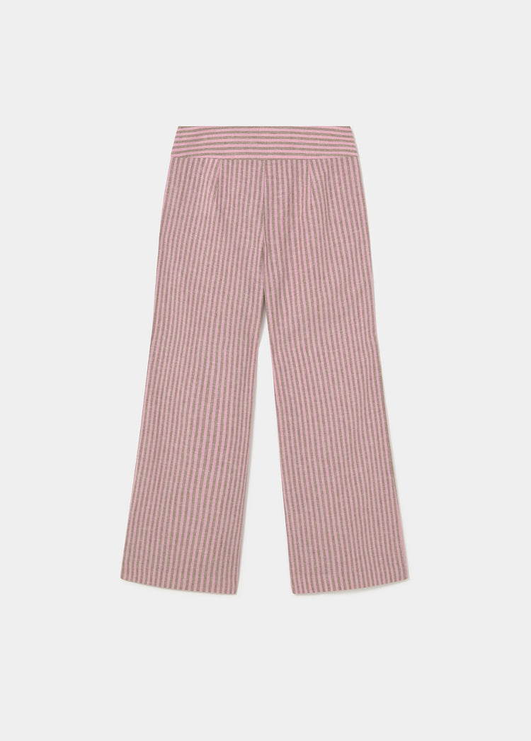 Pantalón de rayas verticales en rosa con cintura ancha visto de frente