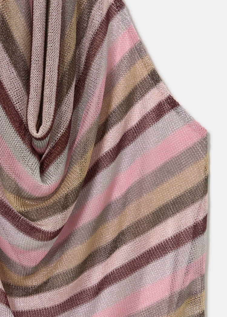 Top halter tejido en rosa claro con rayas diagonales en tonos tierra