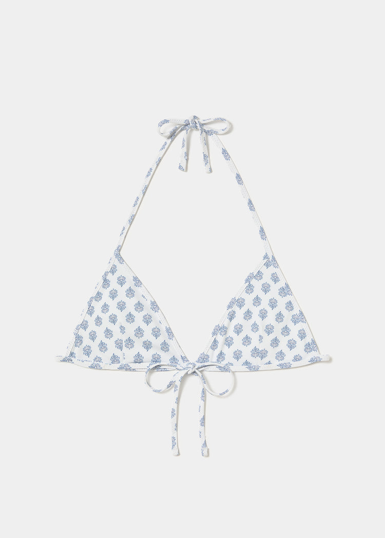 Top de bikini triangular reversible con estampado floral en azul y blanco, con tirantes y laterales ajustables mediante lazos
