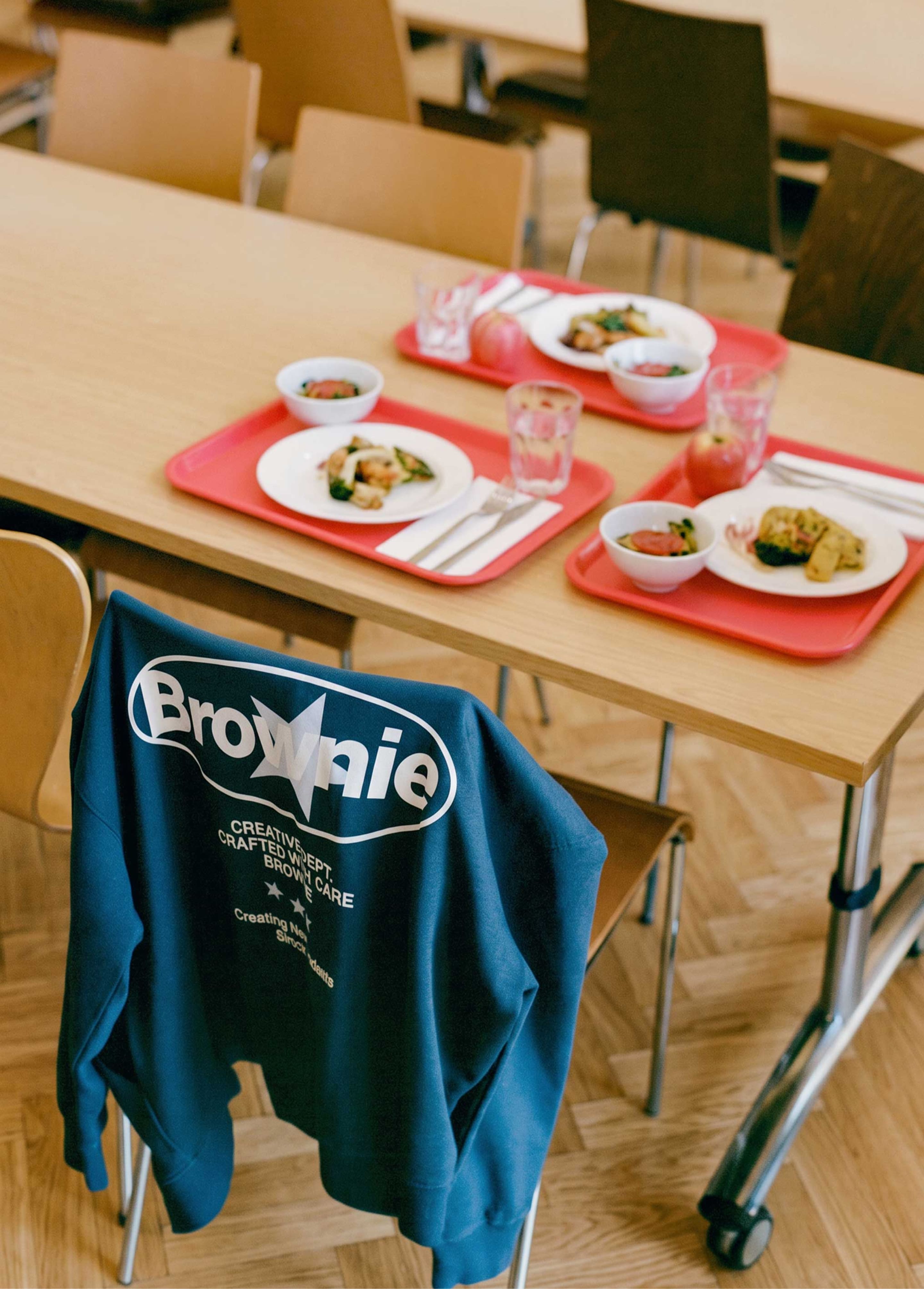 Fleece sweatshirt with a back print