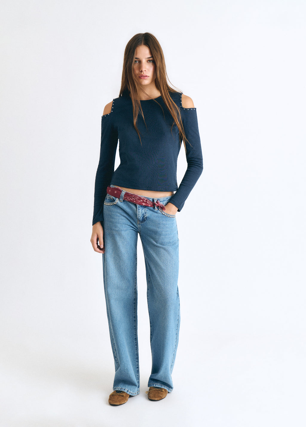 T-shirt a righe con cut-out e ricamo