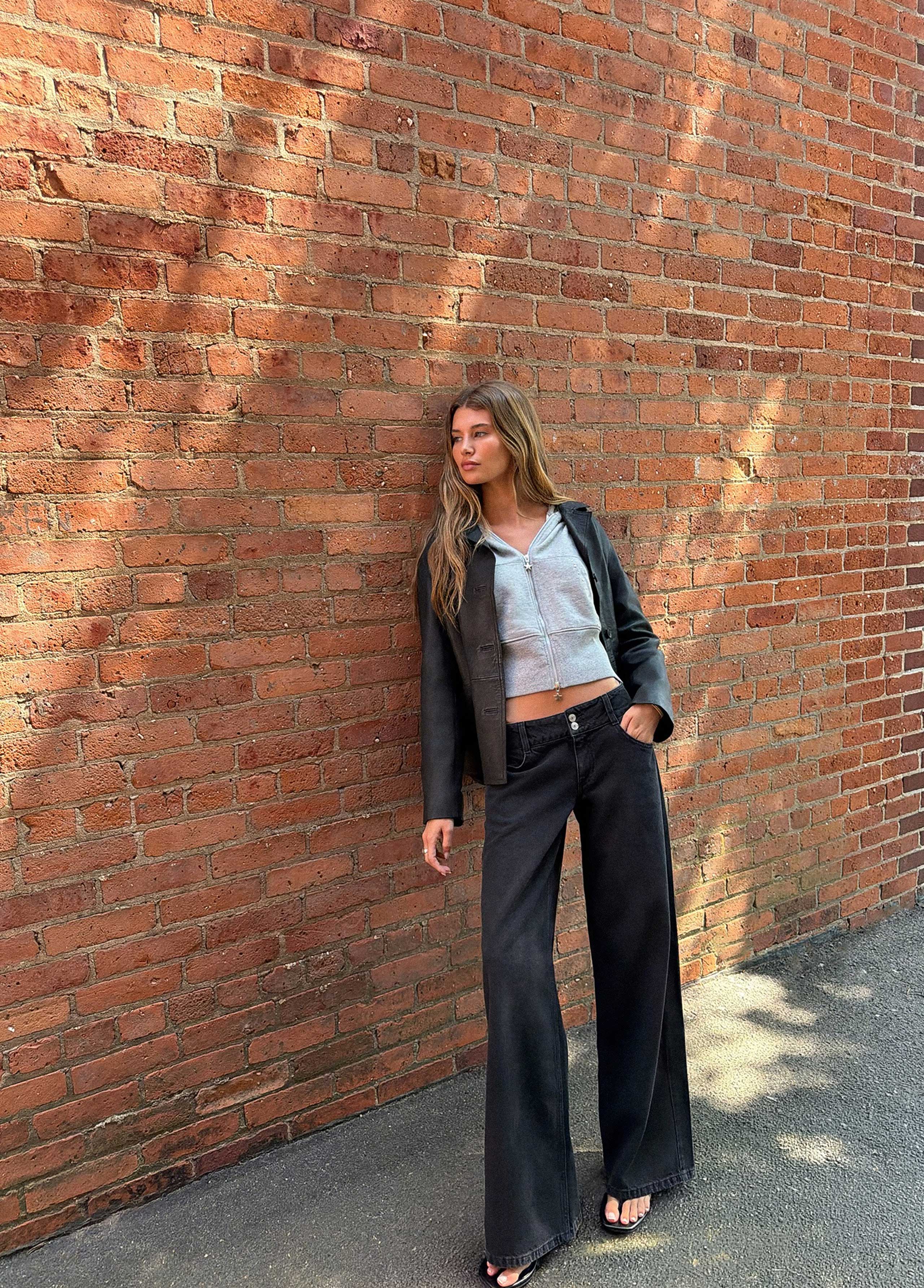 Wide-waist jeans