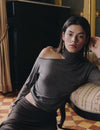 Fine cut-out sweater