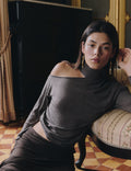 Fine cut-out sweater