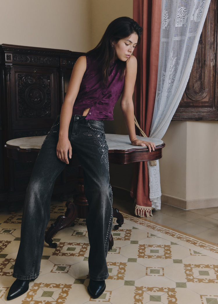 Low-Rise-Jeans mit Blumen-Nieten