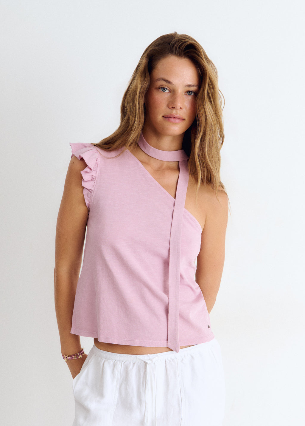 T-shirt asimmetrica con volant