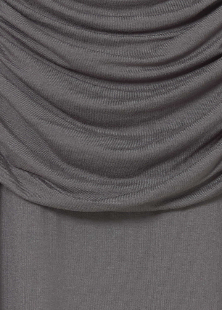 Langes Kleid mit Raffungen