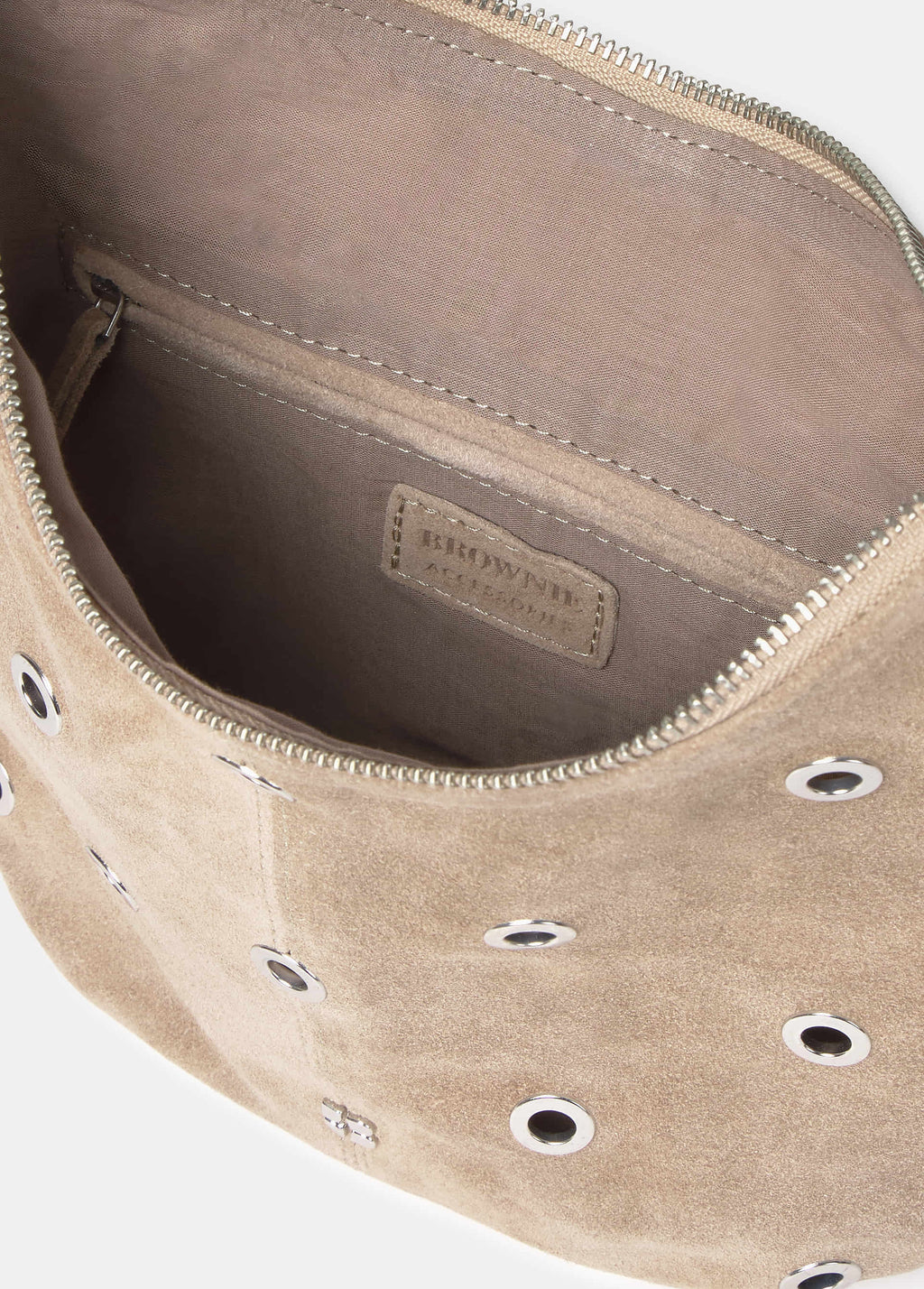 Große Ledertasche mit Nieten