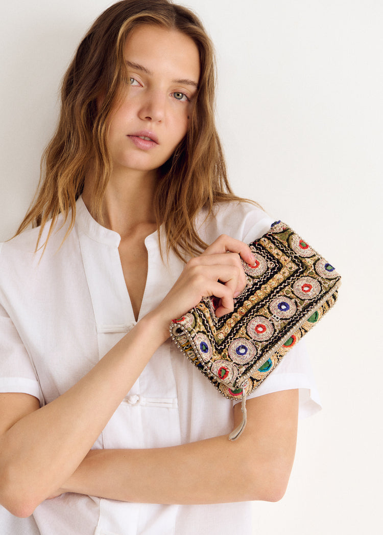 Tasche mit Klappe, Spiegeln und Perlen