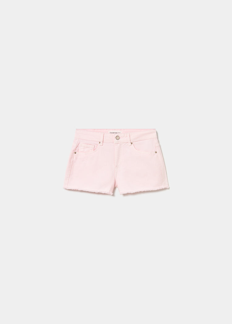 Shorts mit Aufnäher  