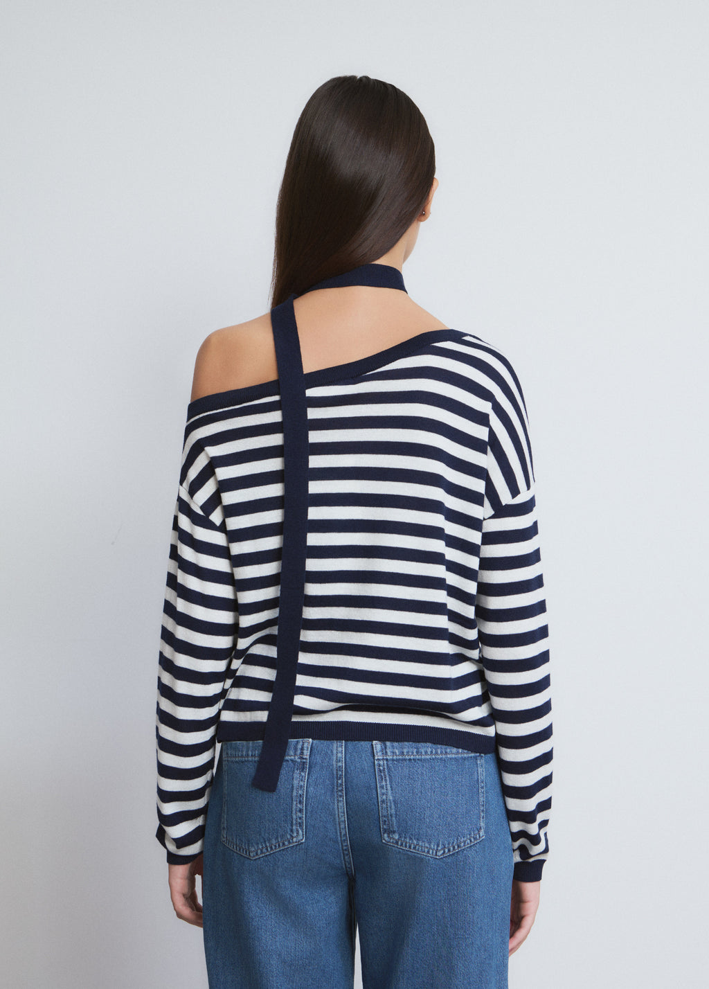 Jersei asimètric de ratlles amb coll choker