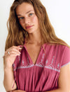 Blusa brodada amb escot