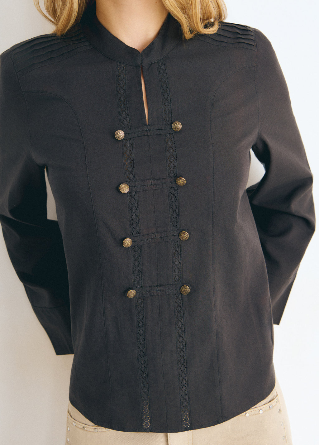 Blusa detalle botones tipo napoleón