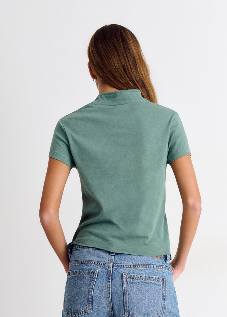 Button t-shirt
