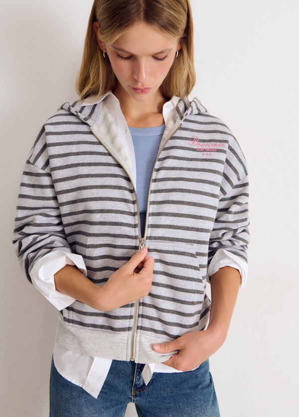 Sudadera cremallera raya y bordado