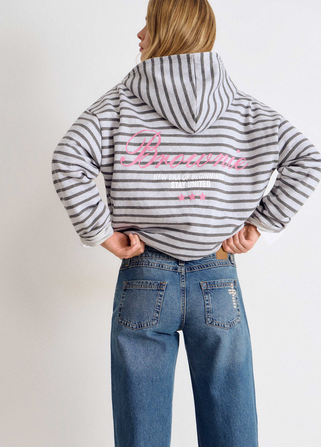 Sweat-shirt zippé à rayures et broderie