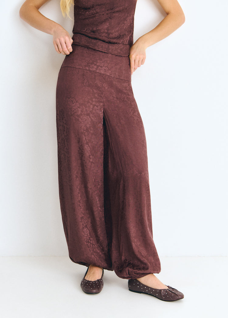 Pantalón bombacho con pañuelo de flecos