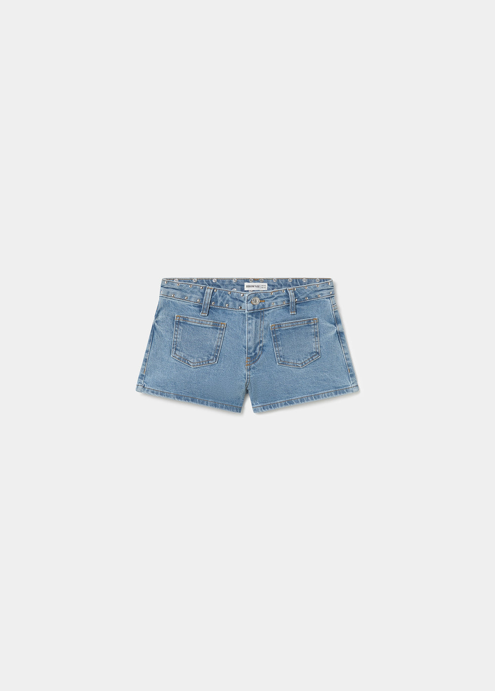 Short vaquero azul medio con tachas metálicas y parche de estrella blanca en el trasero