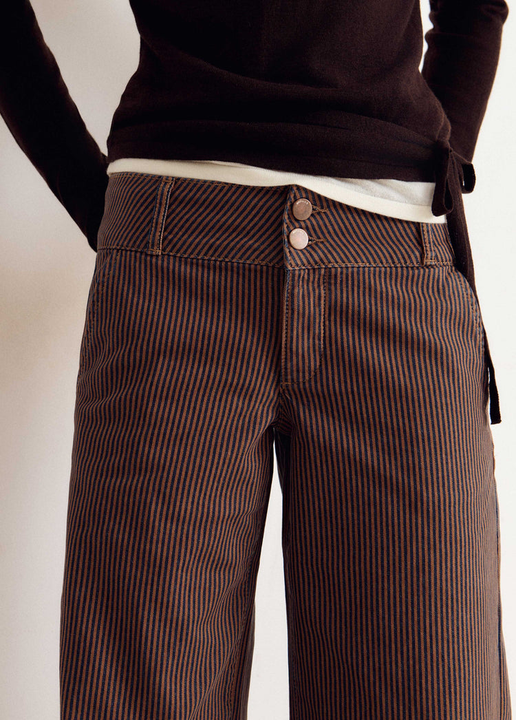 Wide-waist trousers