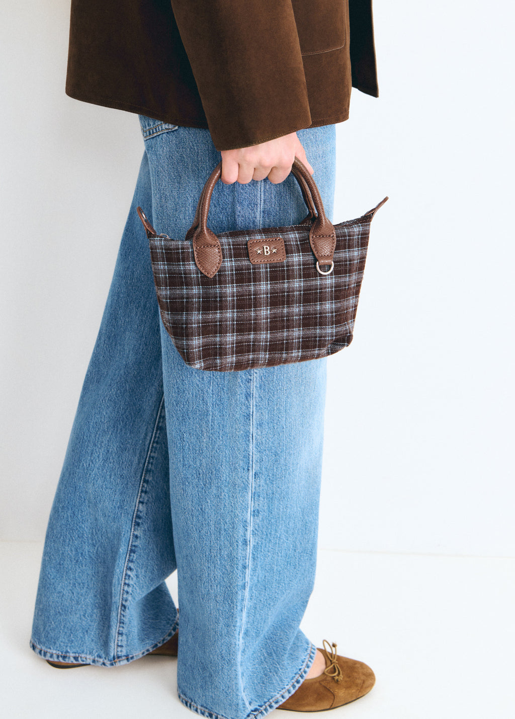 Bolso pequeño shopper de cuadros en color chocolate con asas de piel
