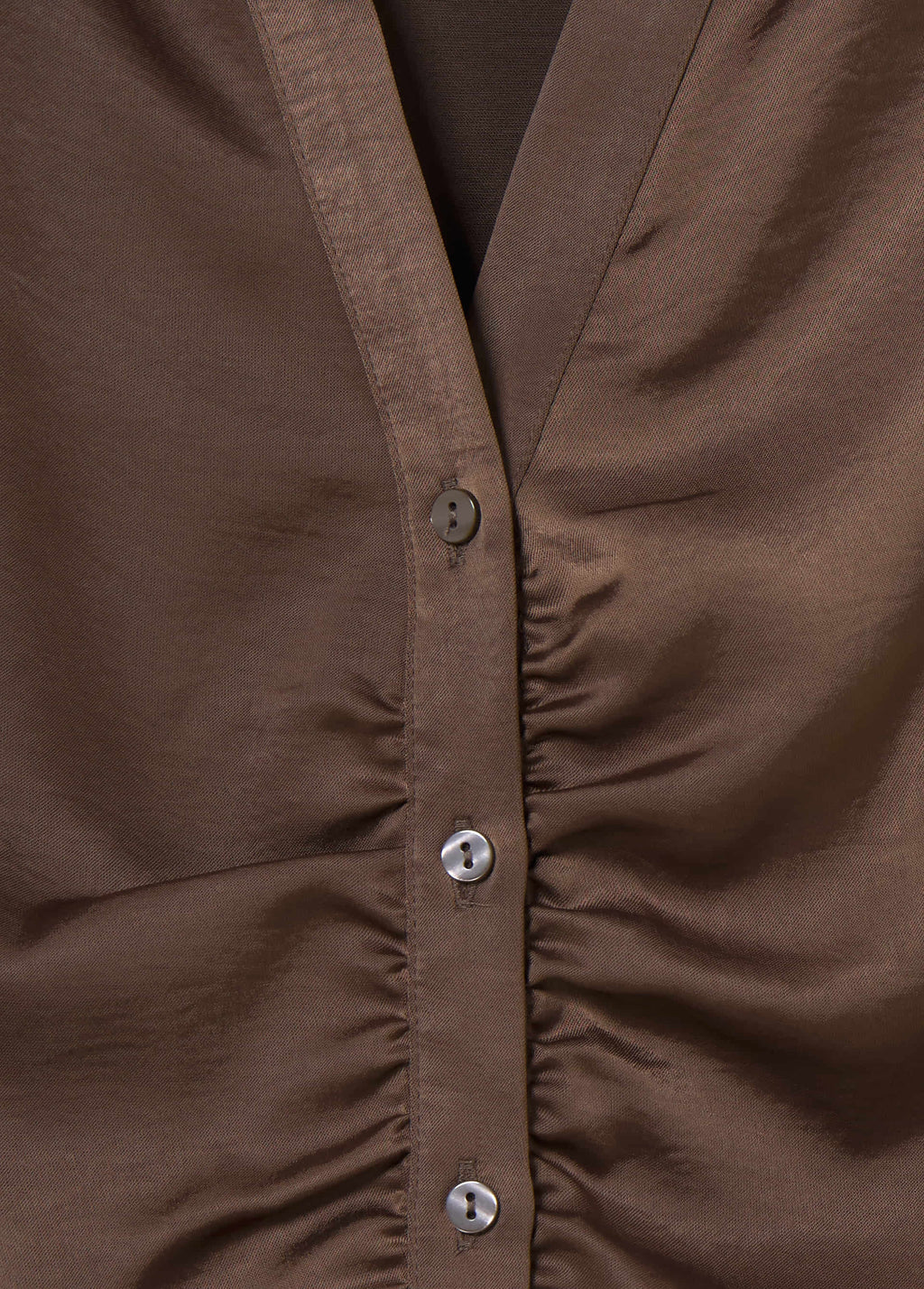 Camisa satinada frunce