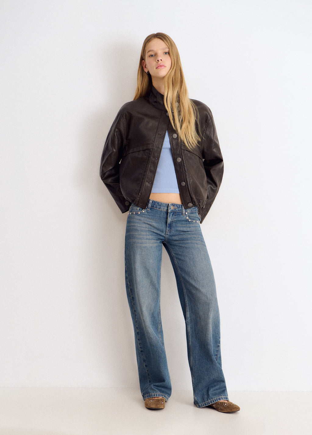 Gerade Jeans mit gestickten Flügeln