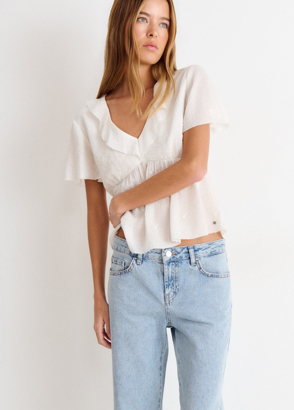 Straight jeans with embroidered pockets