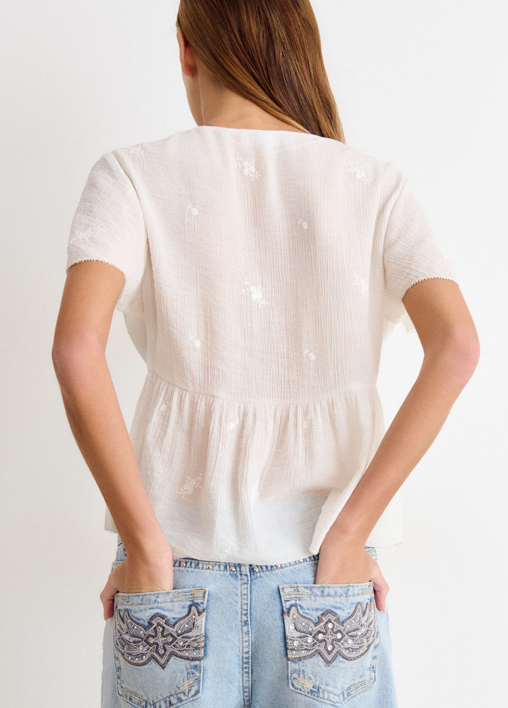 Short sleeve blouse with ruffles