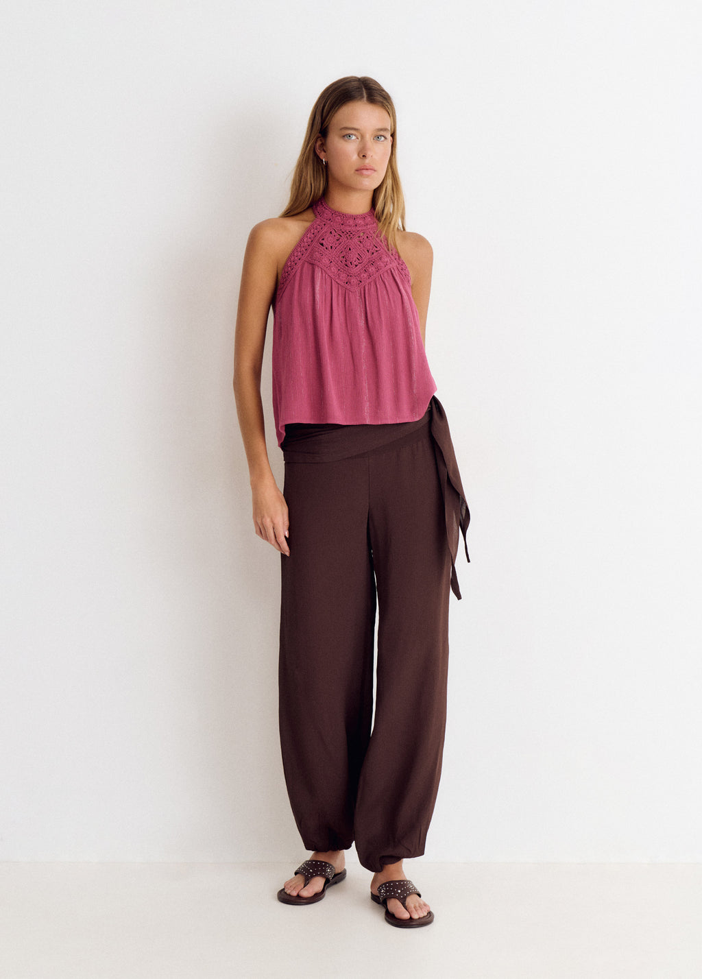 Halter-Top mit Häkelkragen