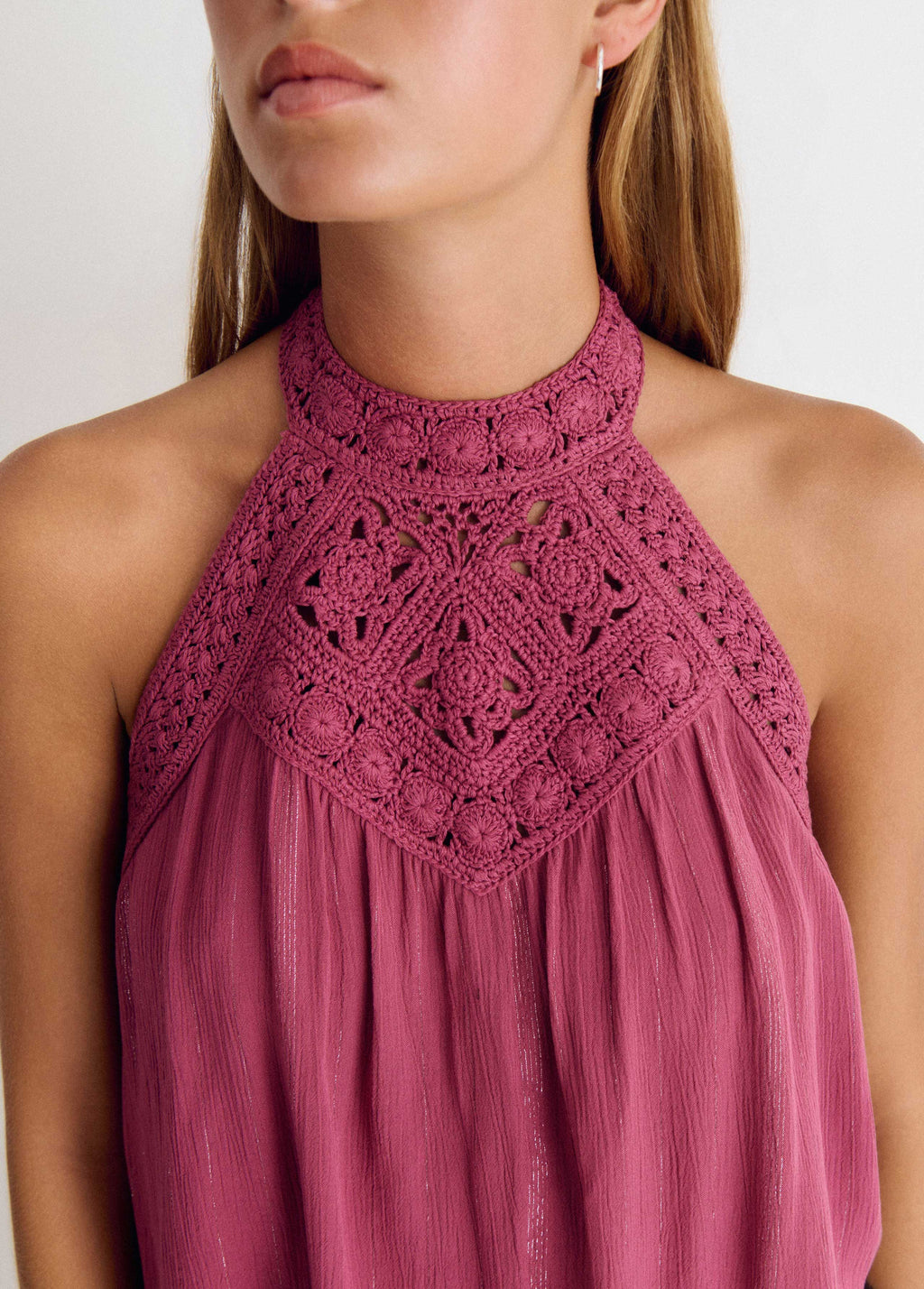 Halter-Top mit Häkelkragen