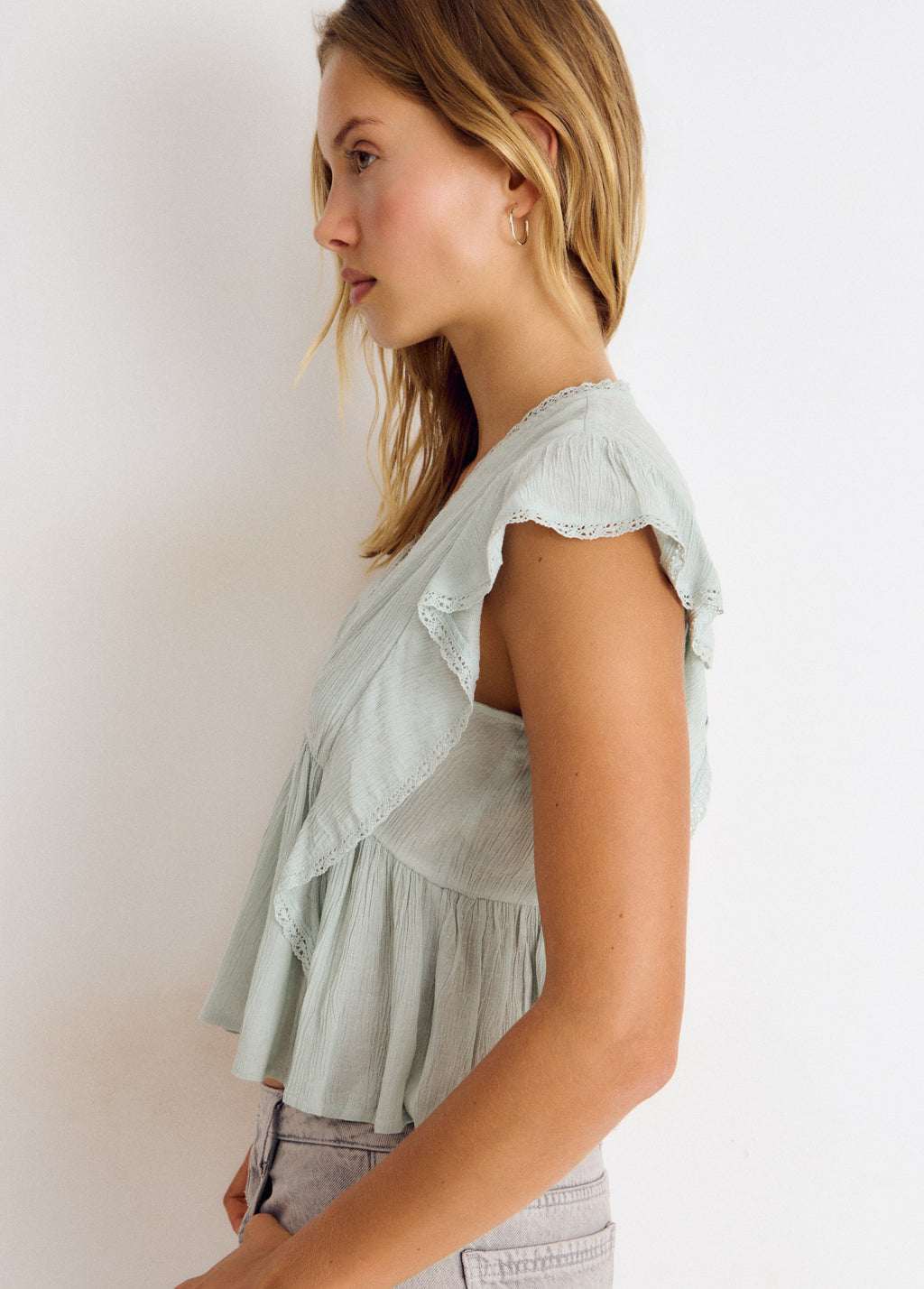 Blusa romantica volantes y puntilla