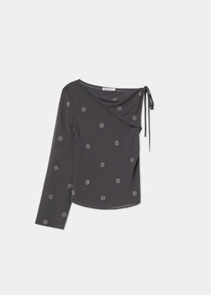 Blusa con revers e borchie