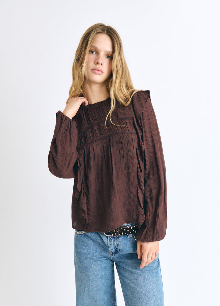 Blusa cuello caja volantes