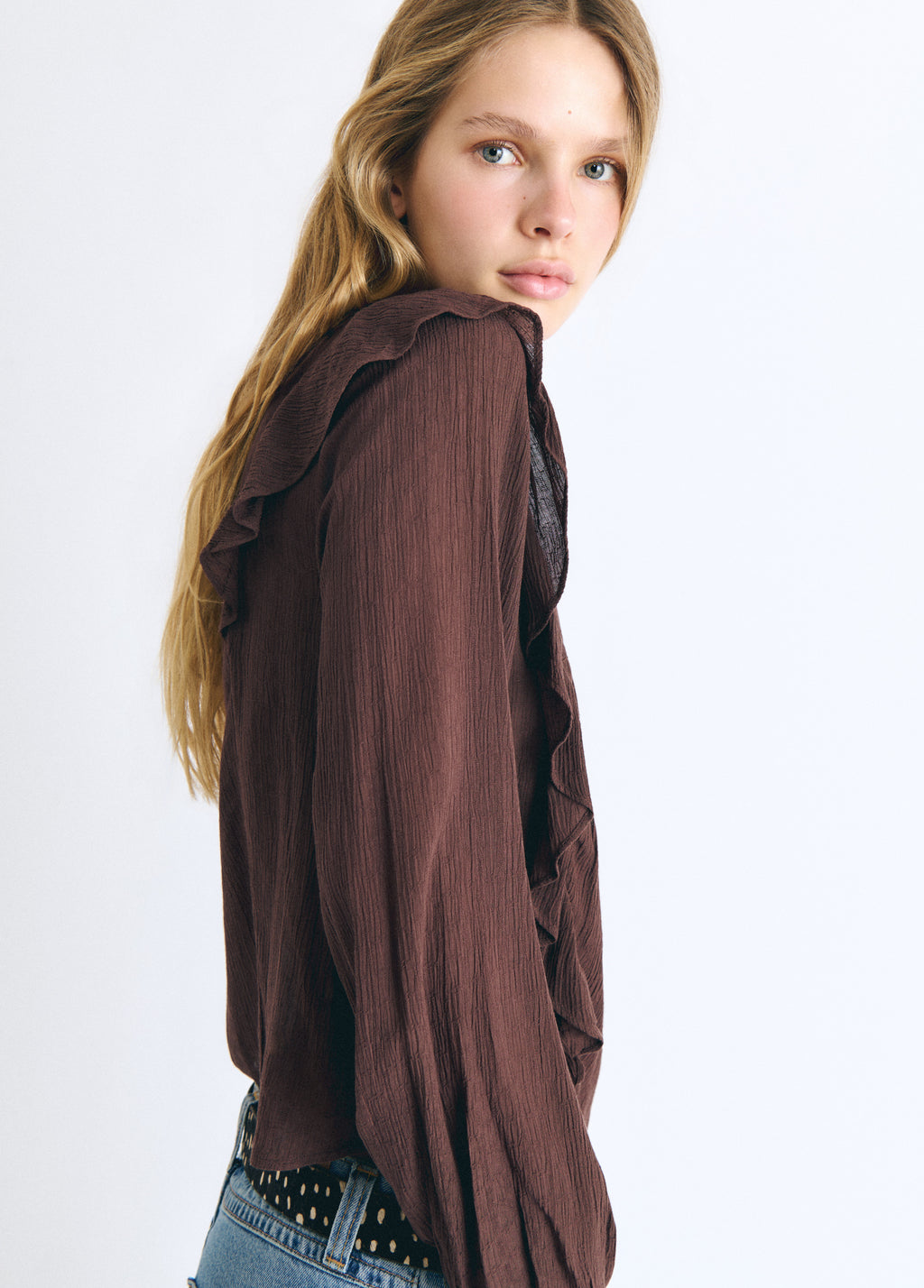 Blusa cuello caja volantes