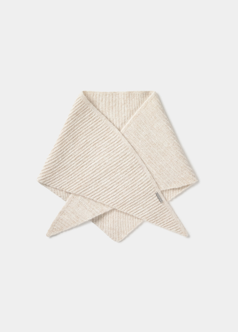 Triangular knit scarf