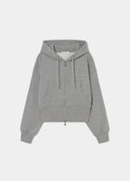 Sudadera gris de cremallera frontal con detalle de tachas en el pecho y capucha