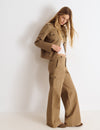 Pantalón cargo tiro medio