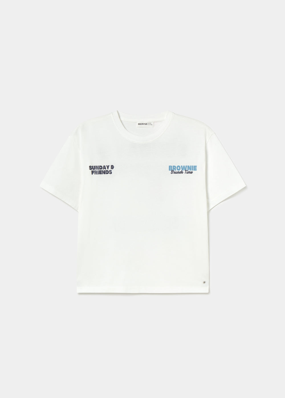 Camiseta blanca de manga corta vista por detrás con estampado de perros y texto en la espalda
