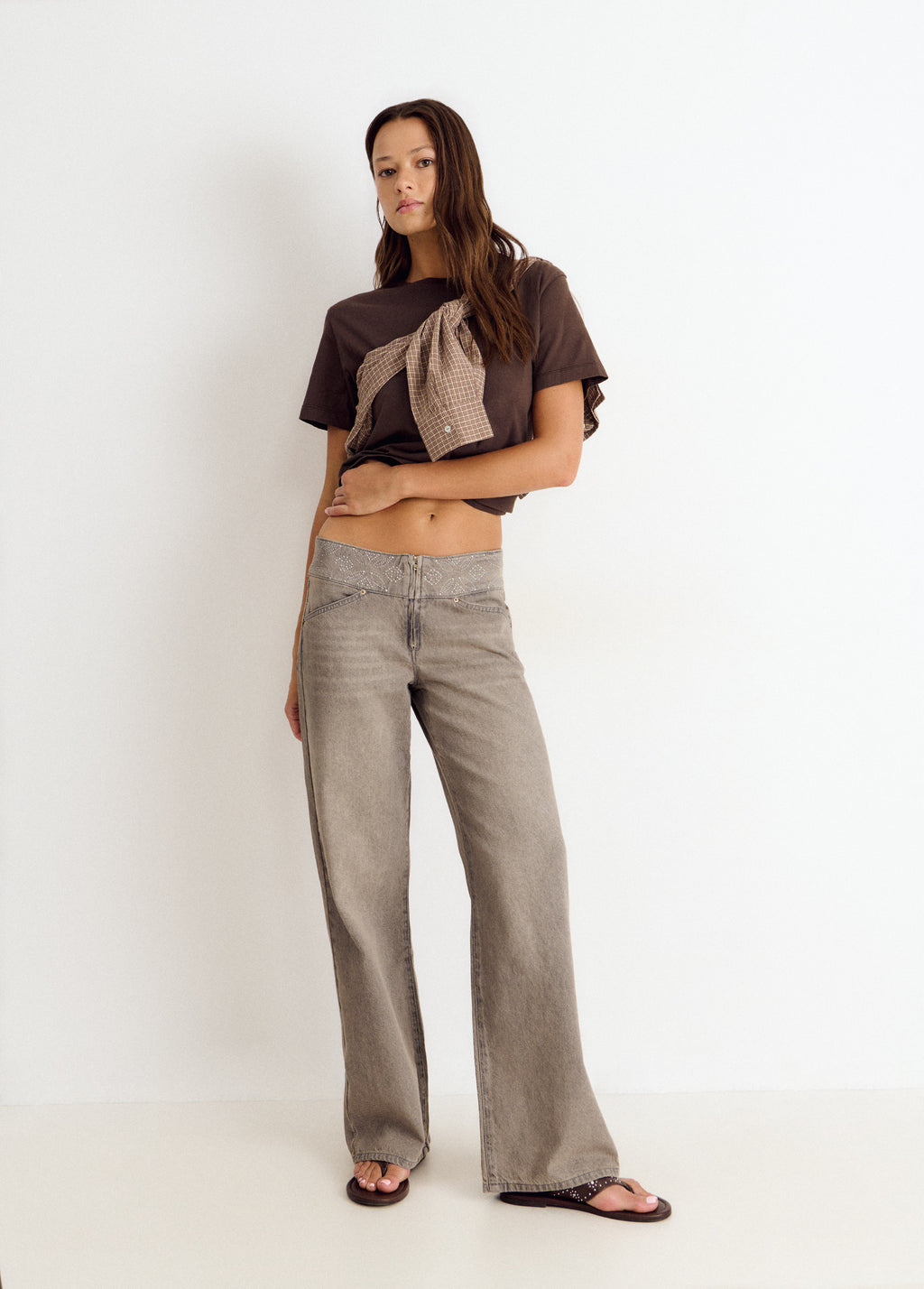 Jeans met brede tailleband en studs