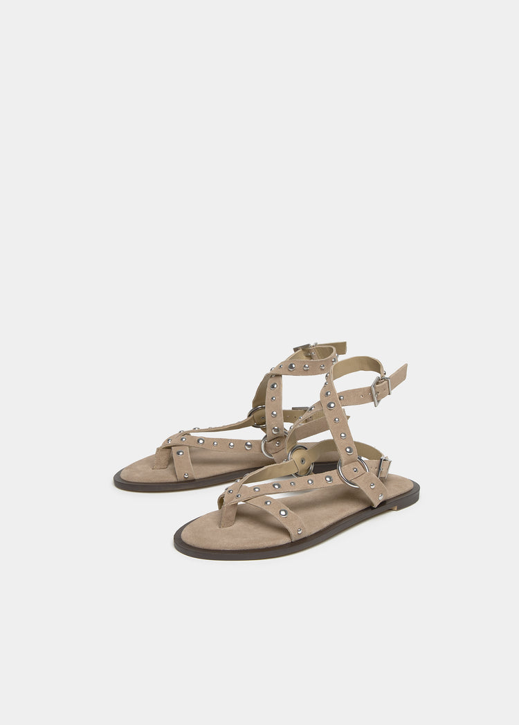 Flat sandals with ring straps