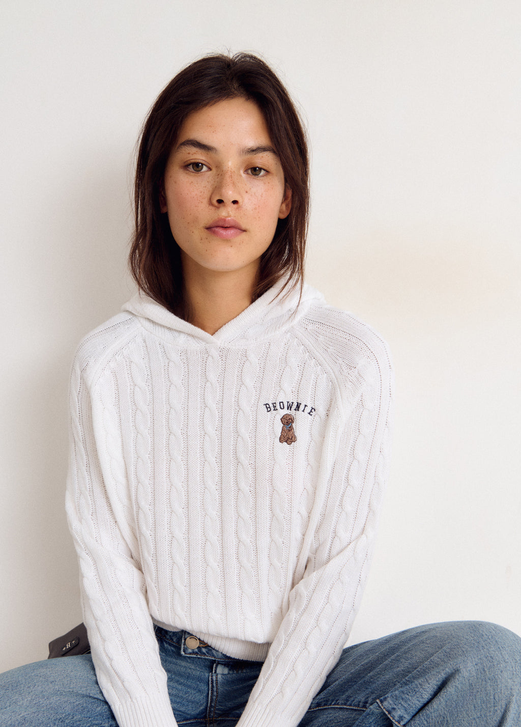 Zopfmuster-Pullover mit Stickerei