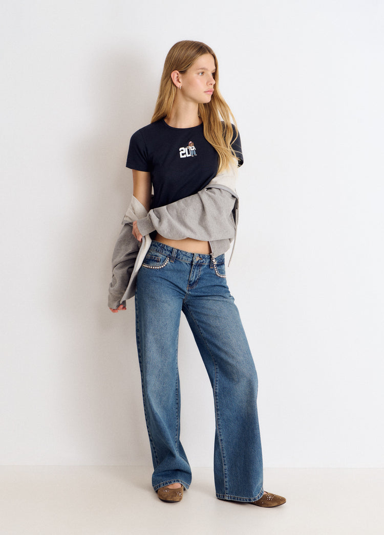 T-shirt con ricamo di un cane