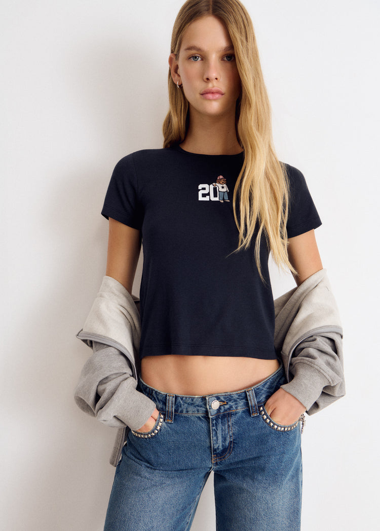 T-shirt con ricamo di un cane