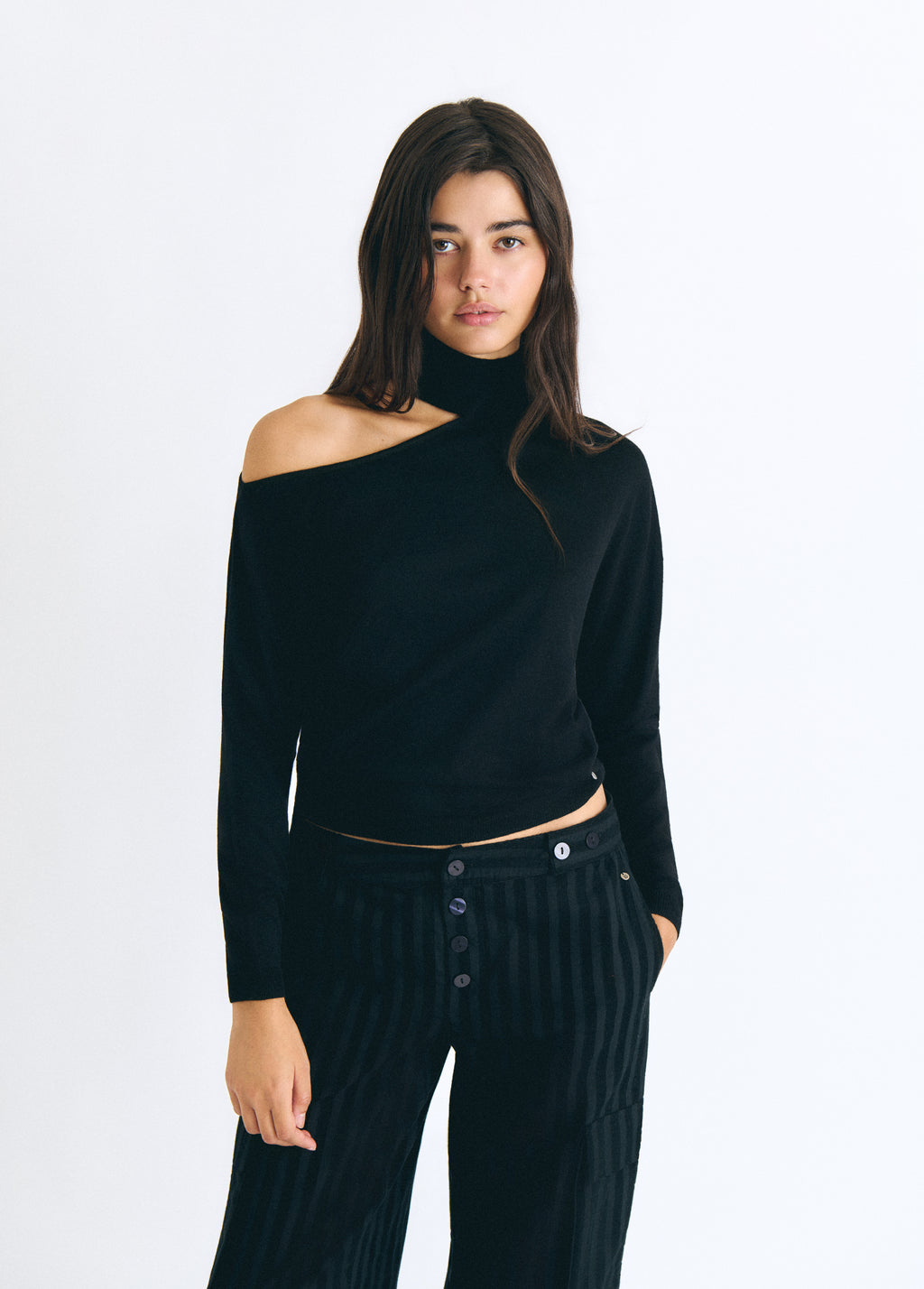 High-neck sweater with opening