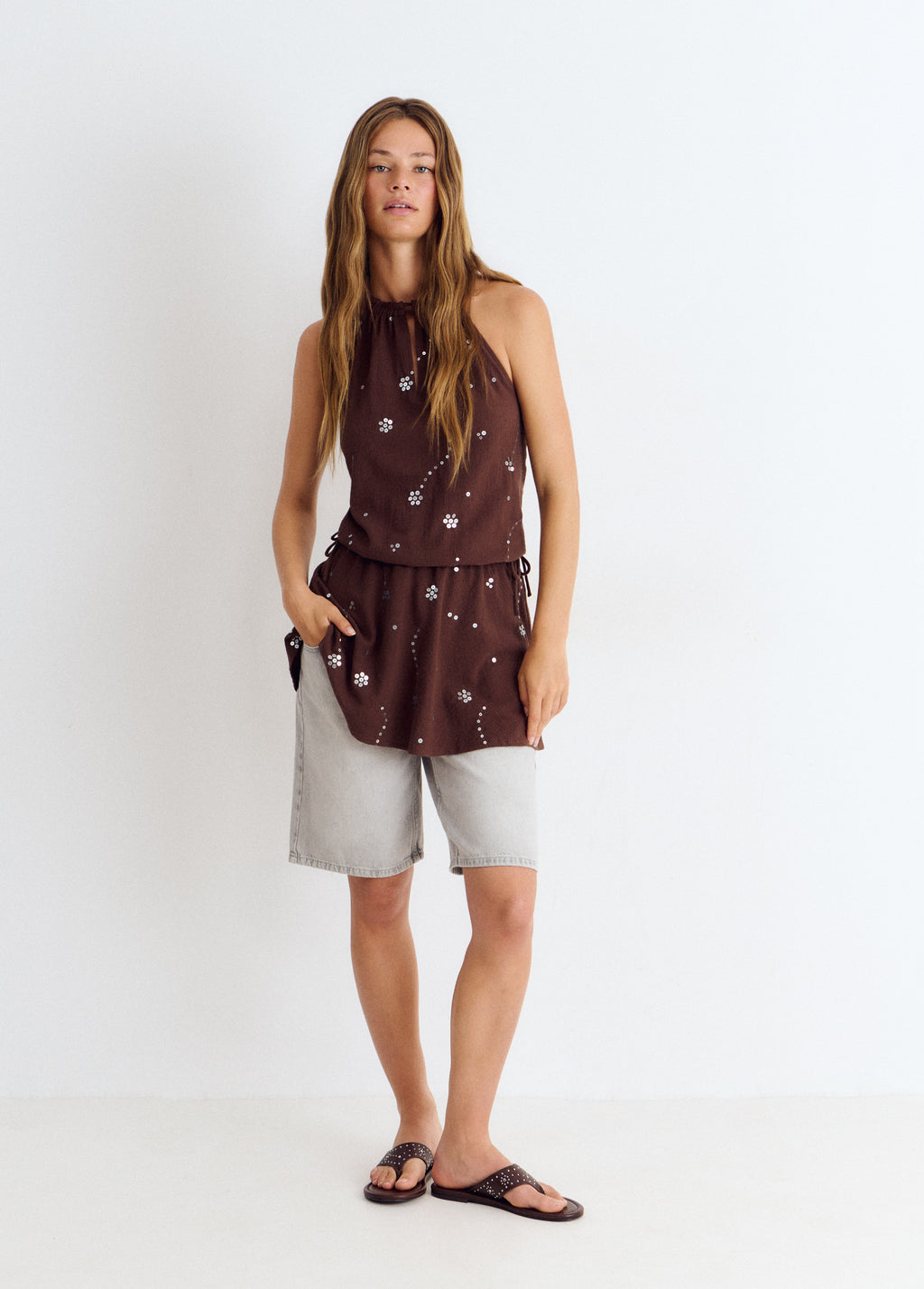 Robe halter à sequins