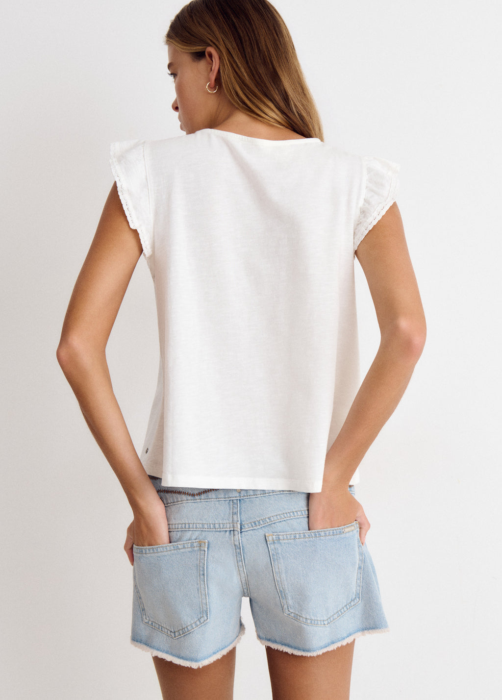 Camiseta volantes y puntilla